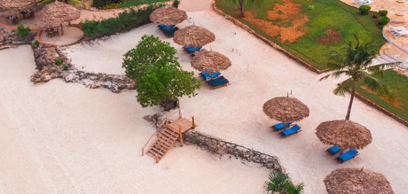 Tanzania, Nungwi - Bravo Premium Sandies Baobab 1